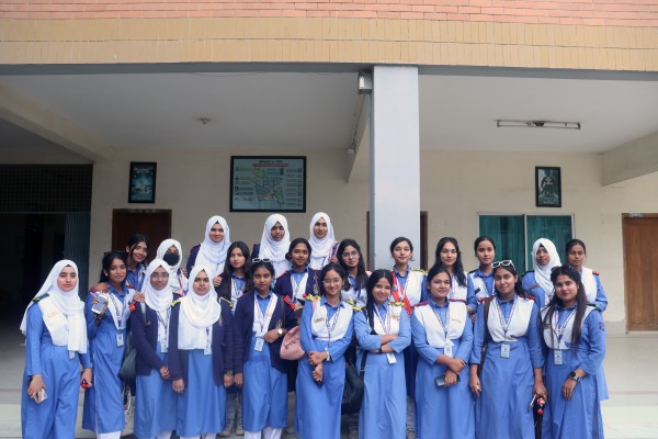 পল্লী উন্নয়ন একাডেমীতে শিক্ষার্থীদের একাংশ